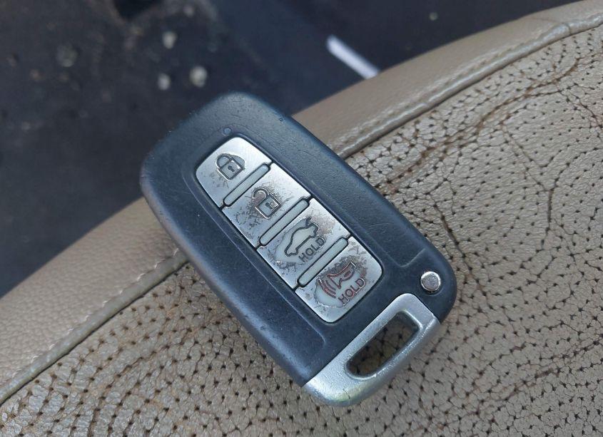 Photo 11 of 2013 Hyundai Elantra LIMITED (VIN 5NPDH4AE2DH187889)