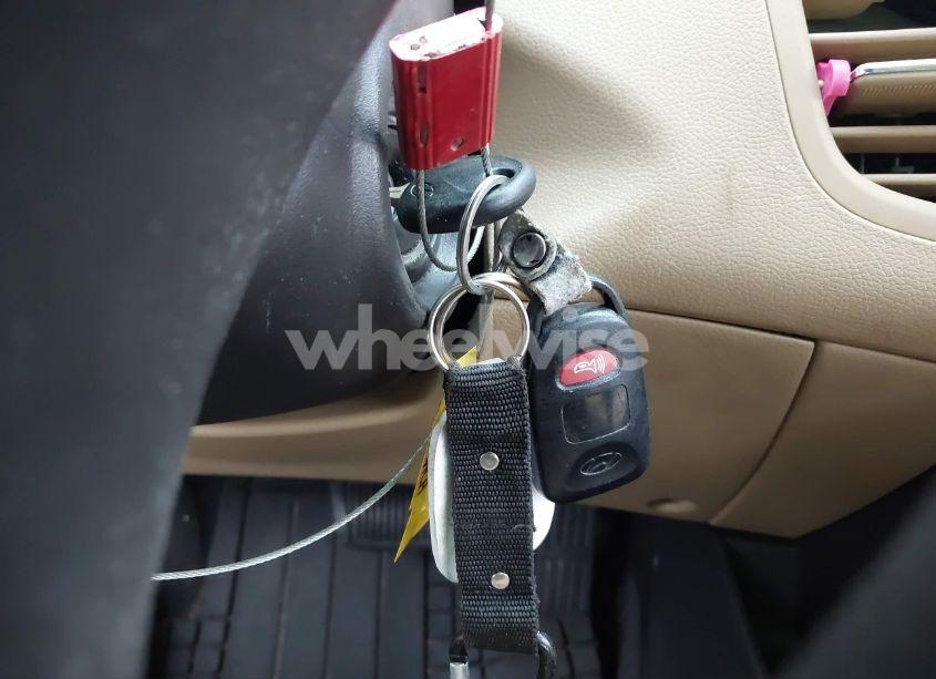 Photo 11 of 2013 Hyundai Elantra GLS (VIN 5NPDH4AE2DH195779)