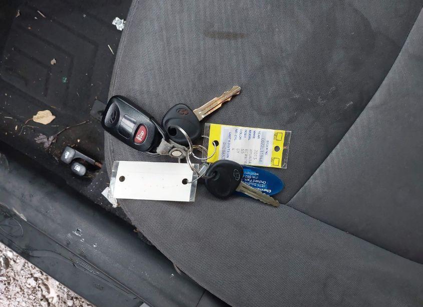 Photo 11 of 2013 Hyundai Elantra GLS (VIN 5NPDH4AE2DH288575)