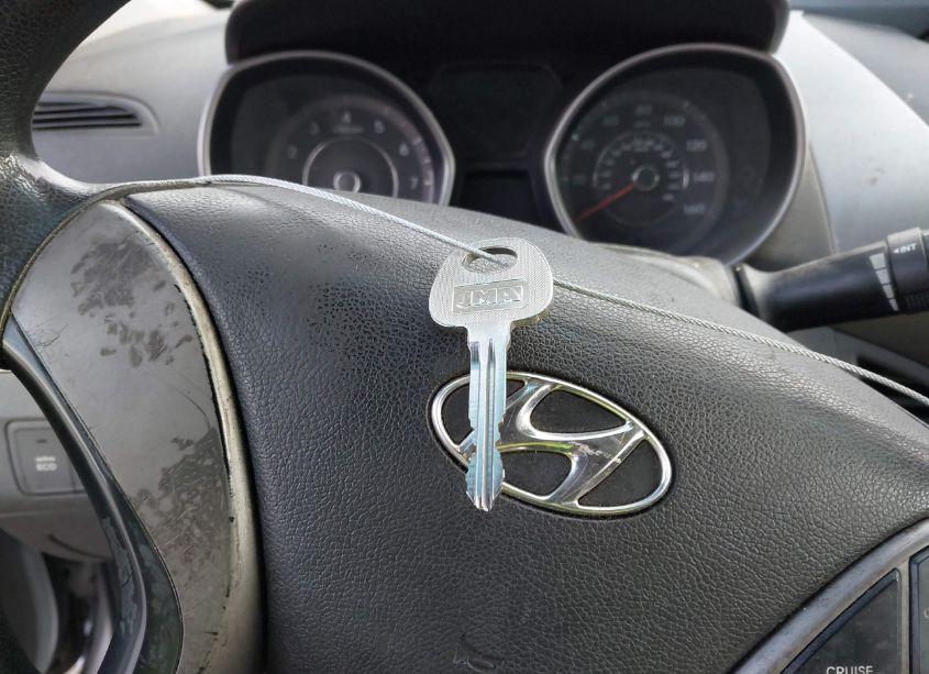 Photo 11 of 2013 Hyundai Elantra GLS (VIN 5NPDH4AE2DH294604)