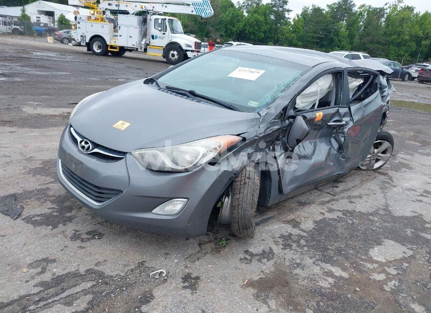 Photo 2 of 2013 Hyundai Elantra GLS (VIN 5NPDH4AE2DH323731)