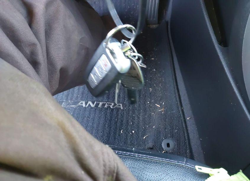 Photo 11 of 2013 Hyundai Elantra LIMITED (VIN 5NPDH4AE2DH391267)