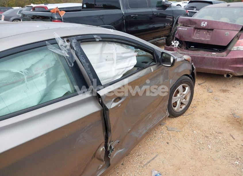 Photo 6 of 2014 Hyundai Elantra SE (VIN 5NPDH4AE2EH515684)