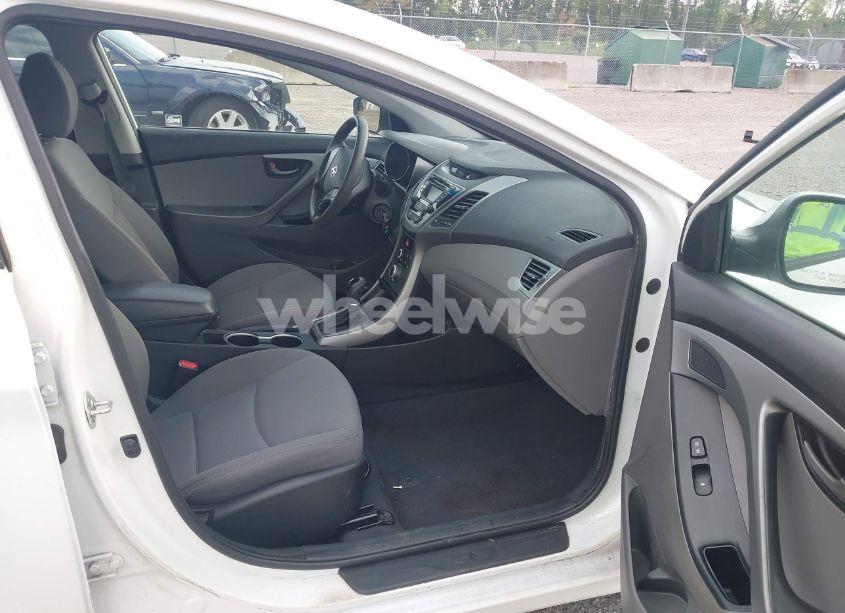 Photo 5 of 2014 Hyundai Elantra SE (VIN 5NPDH4AE2EH521873)