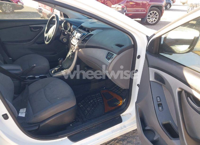 Photo 5 of 2015 Hyundai Elantra SE (VIN 5NPDH4AE2FH576017)