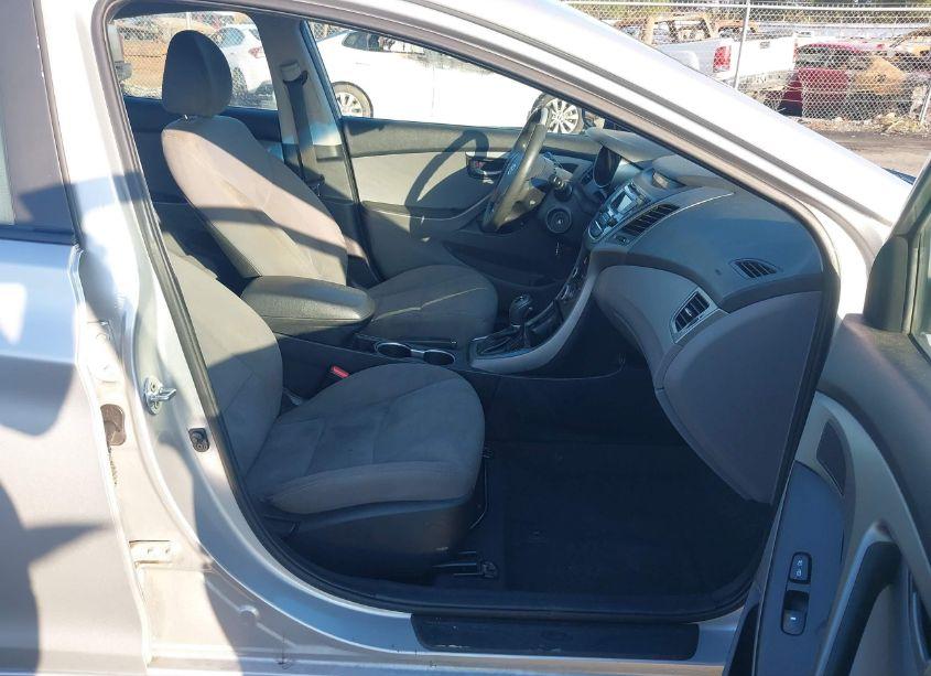 Photo 5 of 2015 Hyundai Elantra SE (VIN 5NPDH4AE2FH579404)