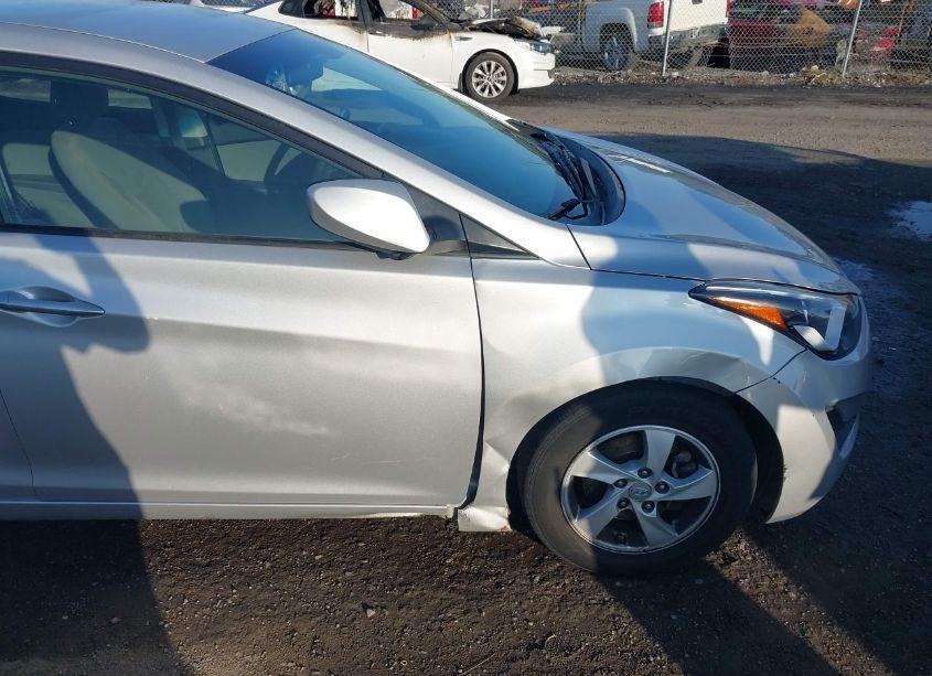 Photo 6 of 2015 Hyundai Elantra SE (VIN 5NPDH4AE2FH579404)