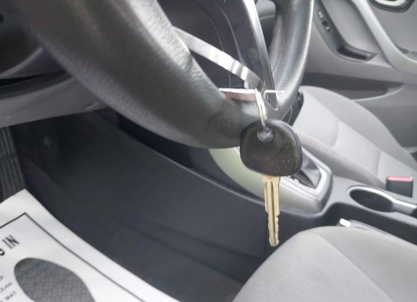 Photo 11 of 2015 Hyundai Elantra SE (VIN 5NPDH4AE2FH580326)