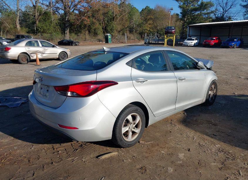 Photo 4 of 2015 Hyundai Elantra SE (VIN 5NPDH4AE2FH580424)