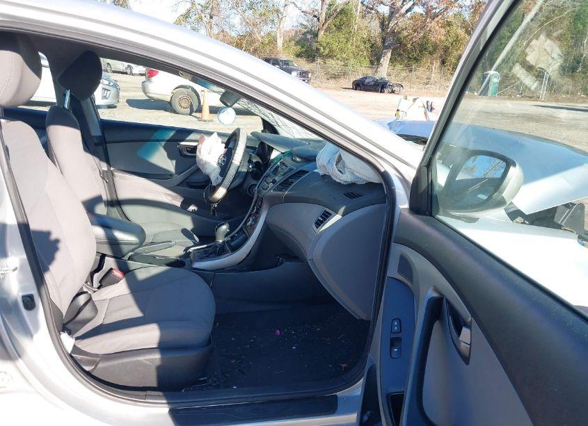 Photo 5 of 2015 Hyundai Elantra SE (VIN 5NPDH4AE2FH580424)