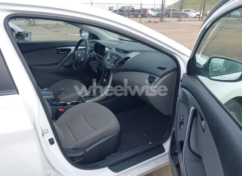 Photo 5 of 2015 Hyundai Elantra SE (VIN 5NPDH4AE2FH584652)