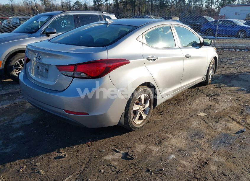 Photo 4 of 2015 Hyundai Elantra SE (VIN 5NPDH4AE2FH585297)