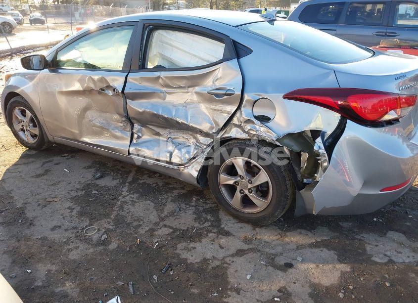 Photo 6 of 2015 Hyundai Elantra SE (VIN 5NPDH4AE2FH585297)