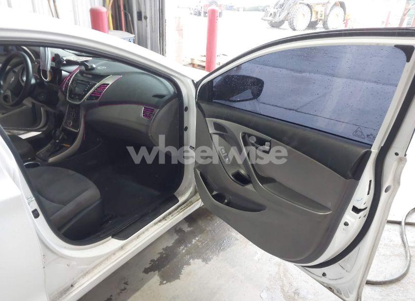 Photo 5 of 2015 Hyundai Elantra SE (VIN 5NPDH4AE2FH585591)