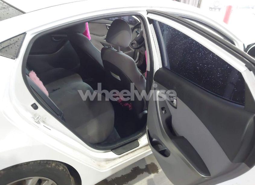 Photo 8 of 2015 Hyundai Elantra SE (VIN 5NPDH4AE2FH585591)