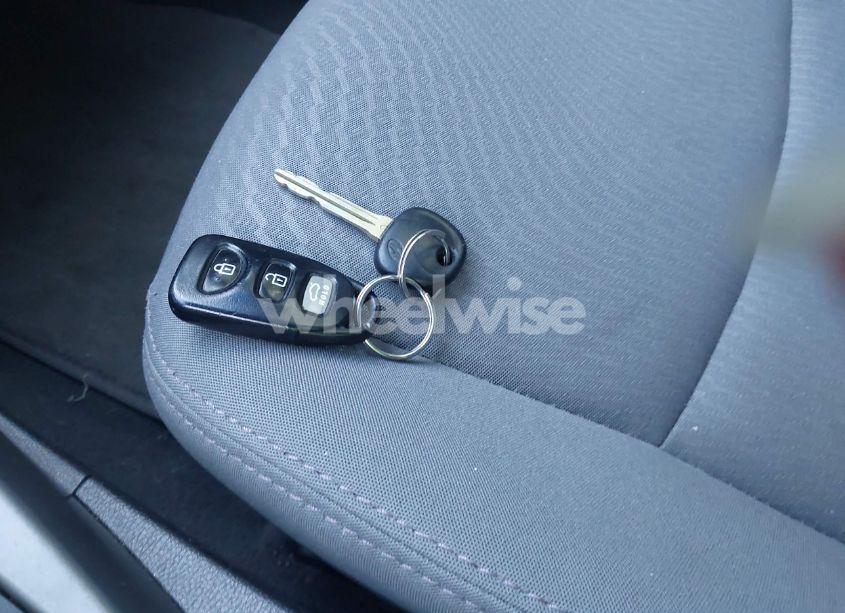 Photo 11 of 2015 Hyundai Elantra SE (VIN 5NPDH4AE2FH644994)