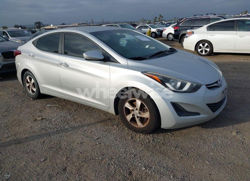 2015 Hyundai Elantra SE (VIN 5NPDH4AE2FH645692) main photo