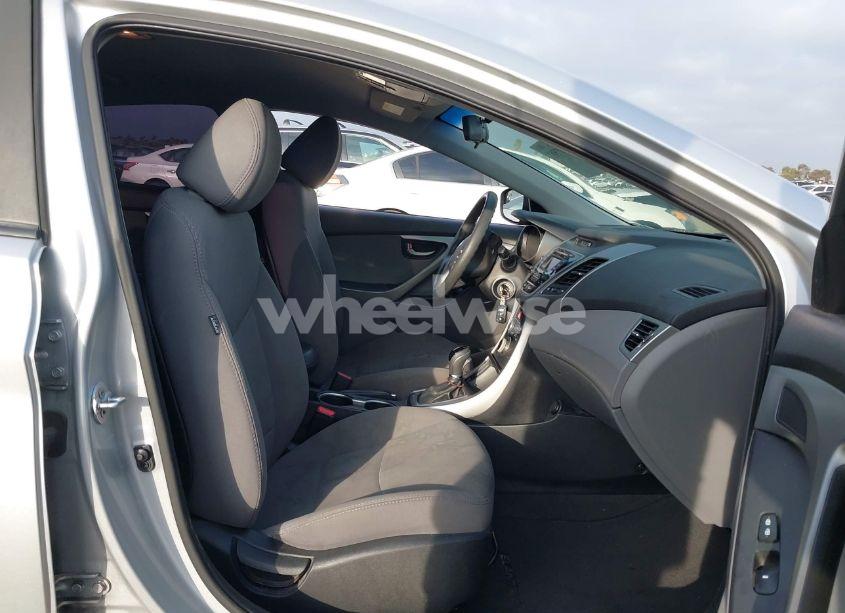 Photo 5 of 2015 Hyundai Elantra SE (VIN 5NPDH4AE2FH645692)