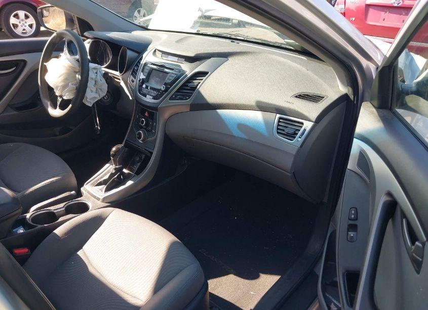 Photo 5 of 2016 Hyundai Elantra SE (VIN 5NPDH4AE2GH660291)