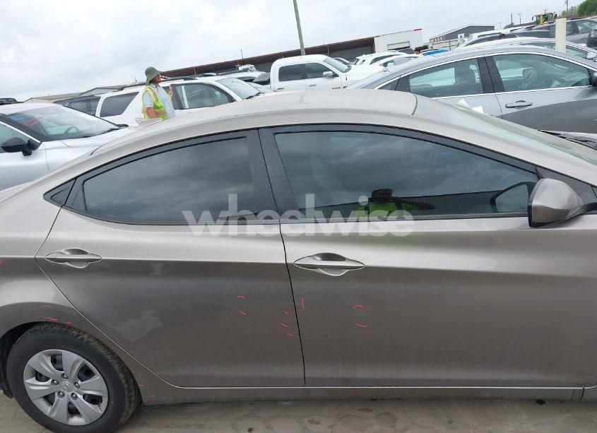 Photo 13 of 2016 Hyundai Elantra SE (VIN 5NPDH4AE2GH715001)