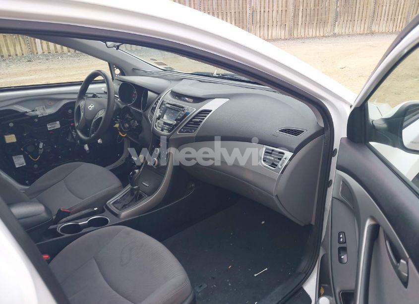 Photo 5 of 2016 Hyundai Elantra SE (VIN 5NPDH4AE2GH747074)