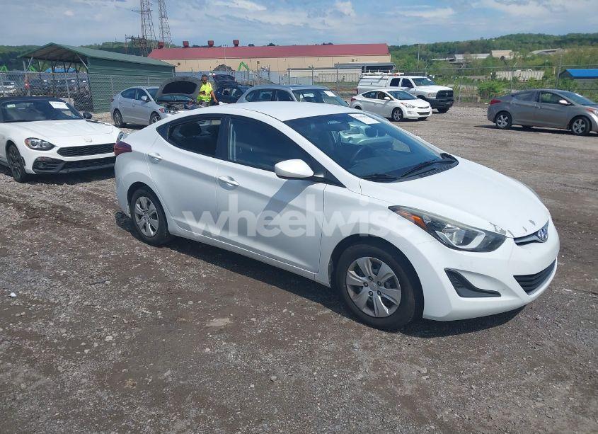 2016 Hyundai Elantra SE (VIN 5NPDH4AE2GH756485) main photo