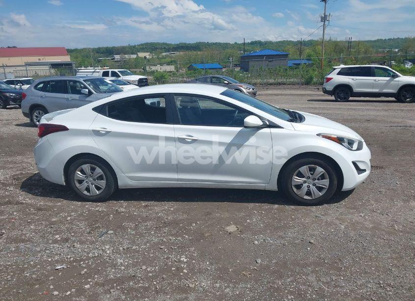Photo 12 of 2016 Hyundai Elantra SE (VIN 5NPDH4AE2GH756485)