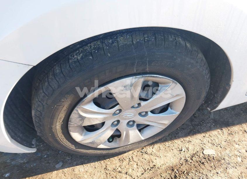 Photo 12 of 2016 Hyundai Elantra SE (VIN 5NPDH4AE2GH786473)