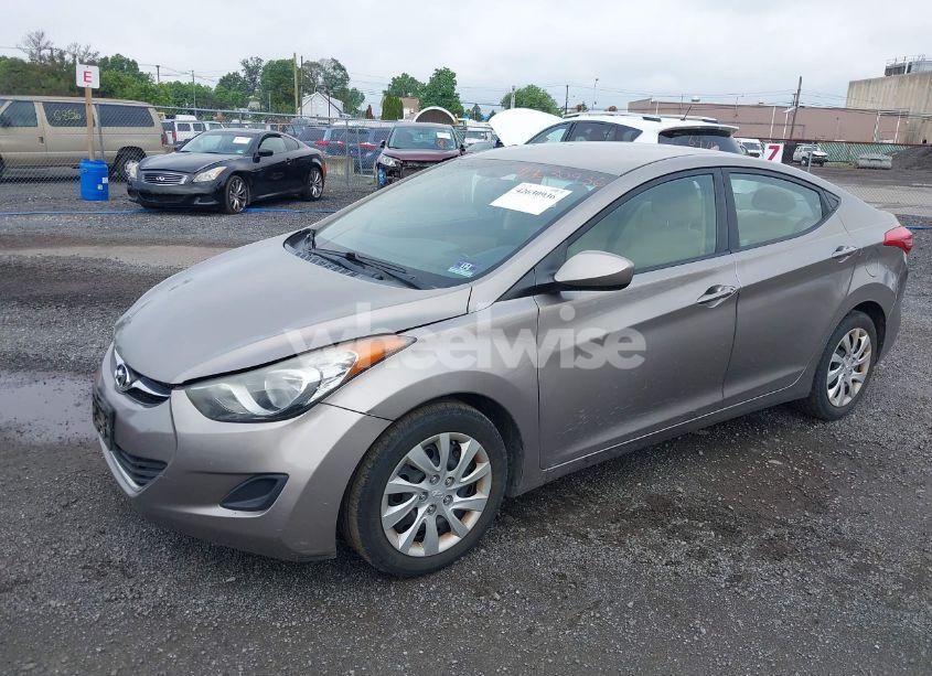 Photo 2 of 2012 Hyundai Elantra GLS (VIN 5NPDH4AE3CH067663)