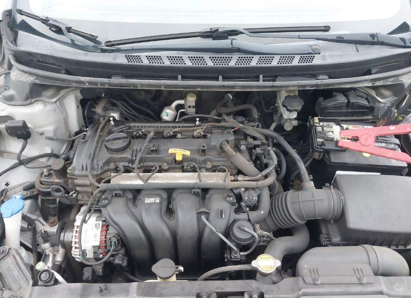 Photo 10 of 2012 Hyundai Elantra GLS (VIN 5NPDH4AE3CH067839)