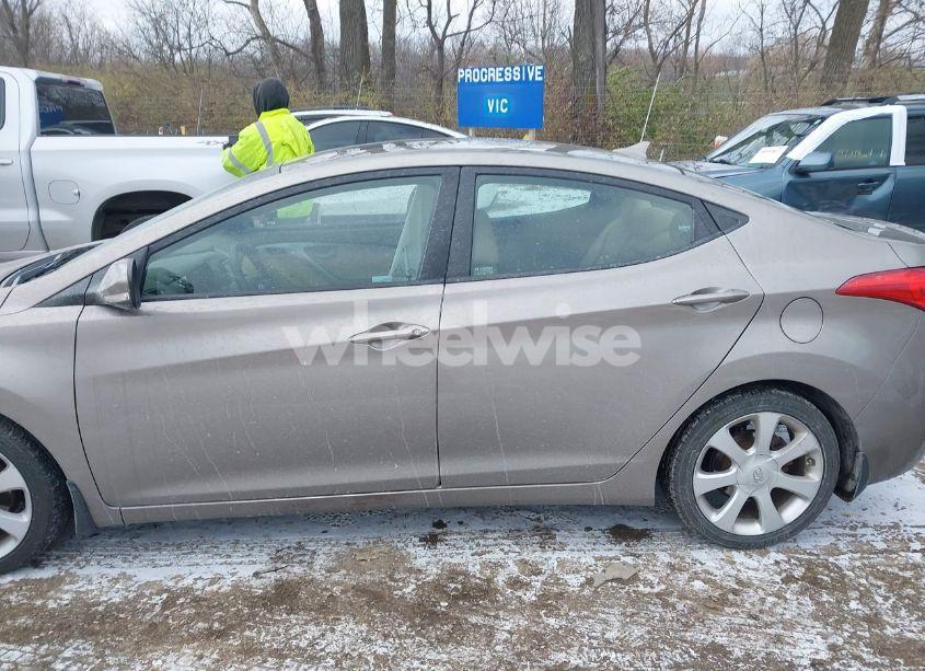 Photo 14 of 2013 Hyundai Elantra LIMITED (VIN 5NPDH4AE3DH175928)