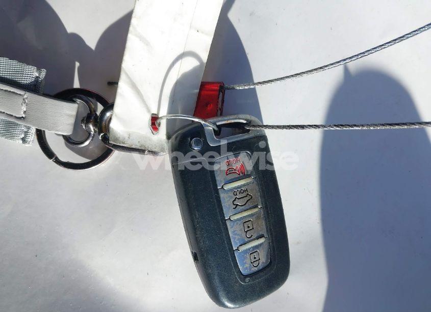 Photo 10 of 2013 Hyundai Elantra LIMITED (VIN 5NPDH4AE3DH251017)