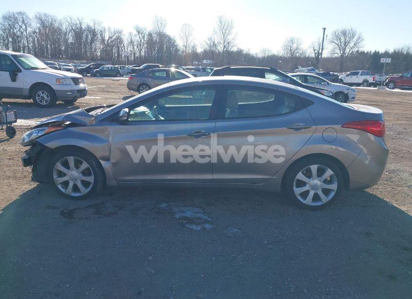 Photo 13 of 2013 Hyundai Elantra LIMITED (VIN 5NPDH4AE3DH251017)
