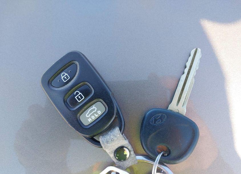 Photo 11 of 2013 Hyundai Elantra GLS (VIN 5NPDH4AE3DH259439)