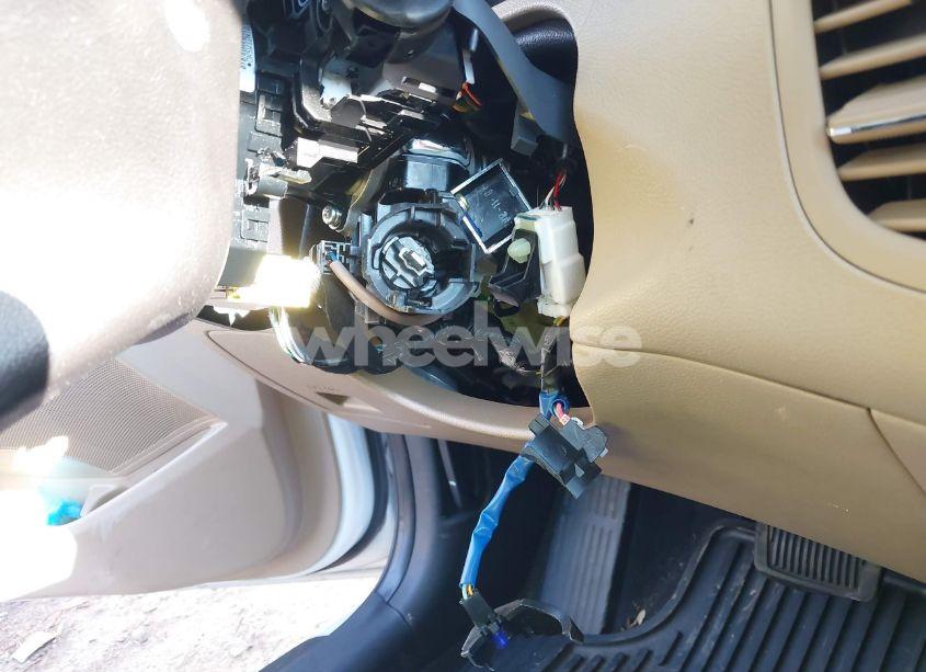 Photo 12 of 2013 Hyundai Elantra LIMITED (VIN 5NPDH4AE3DH279402)