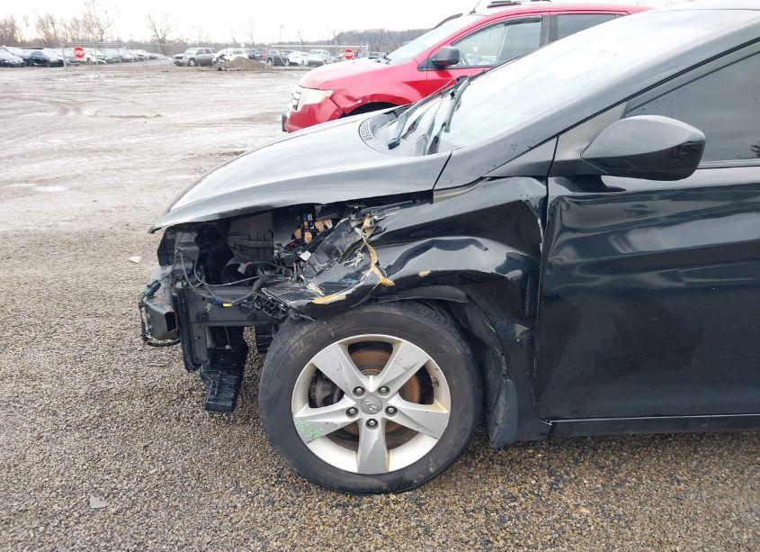 Photo 18 of 2013 Hyundai Elantra GLS (VIN 5NPDH4AE3DH350727)