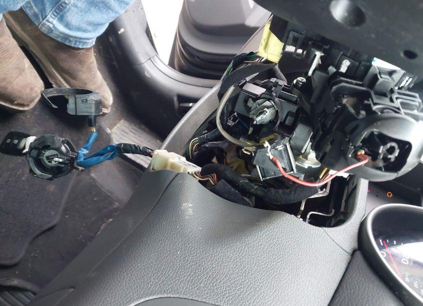 Photo 13 of 2013 Hyundai Elantra GLS (VIN 5NPDH4AE3DH406553)