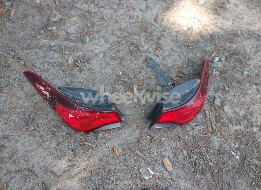 Photo 12 of 2014 Hyundai Elantra LIMITED (VIN 5NPDH4AE3EH485174)