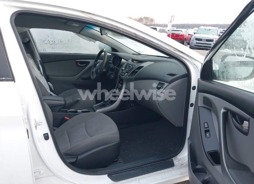 Photo 5 of 2014 Hyundai Elantra SE (VIN 5NPDH4AE3EH507576)