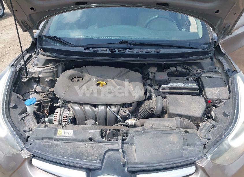 Photo 10 of 2014 Hyundai Elantra SE (VIN 5NPDH4AE3EH519825)