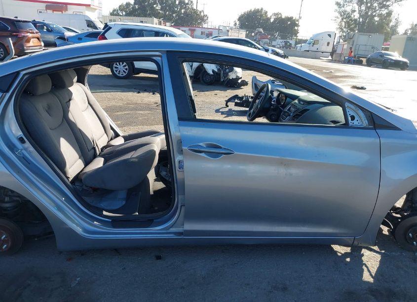 Photo 13 of 2015 Hyundai Elantra SE (VIN 5NPDH4AE3FH566001)