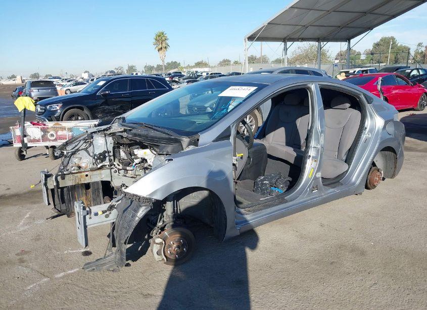 Photo 2 of 2015 Hyundai Elantra SE (VIN 5NPDH4AE3FH566001)