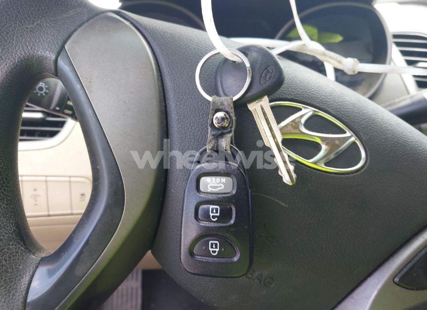 Photo 11 of 2015 Hyundai Elantra SE (VIN 5NPDH4AE3FH567553)