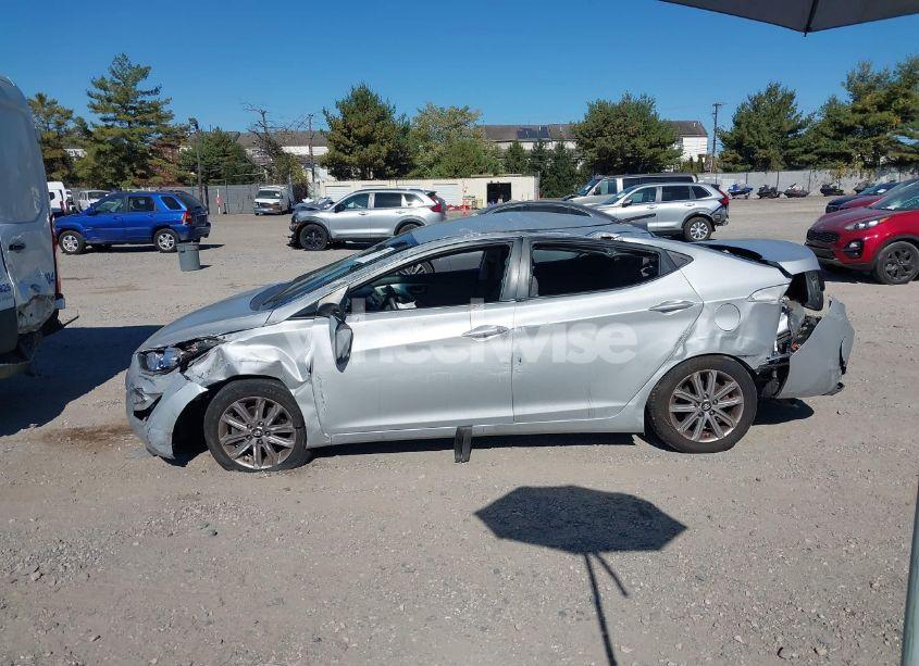 Photo 14 of 2015 Hyundai Elantra SE (VIN 5NPDH4AE3FH583364)