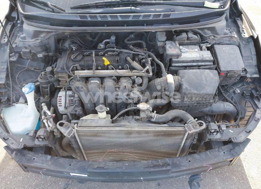 Photo 10 of 2015 Hyundai Elantra SE (VIN 5NPDH4AE3FH623510)