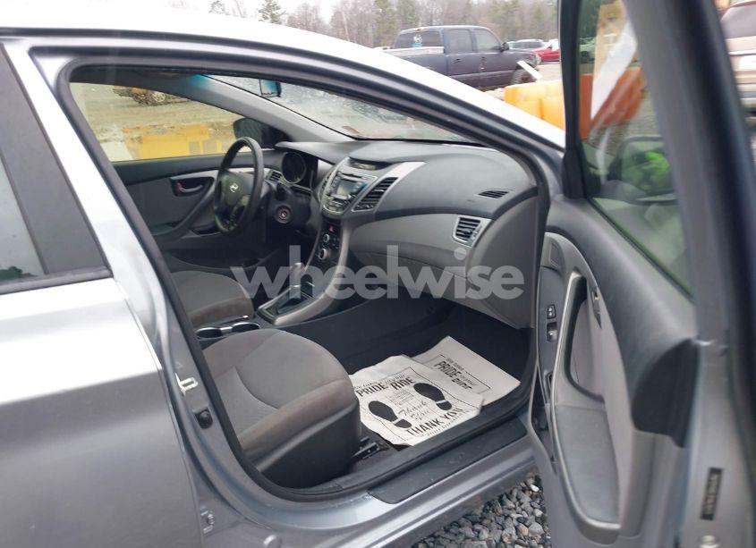 Photo 5 of 2015 Hyundai Elantra SE (VIN 5NPDH4AE3FH639271)