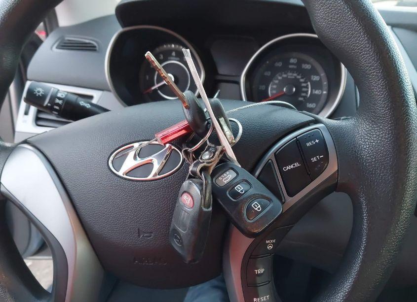 Photo 11 of 2015 Hyundai Elantra SE (VIN 5NPDH4AE3FH648911)