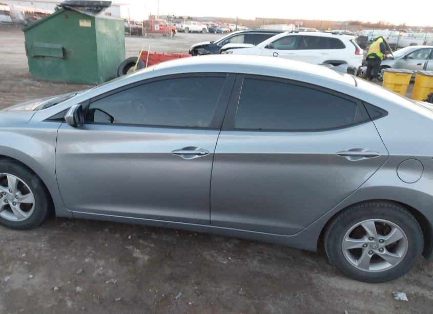 Photo 14 of 2015 Hyundai Elantra SE (VIN 5NPDH4AE3FH648911)