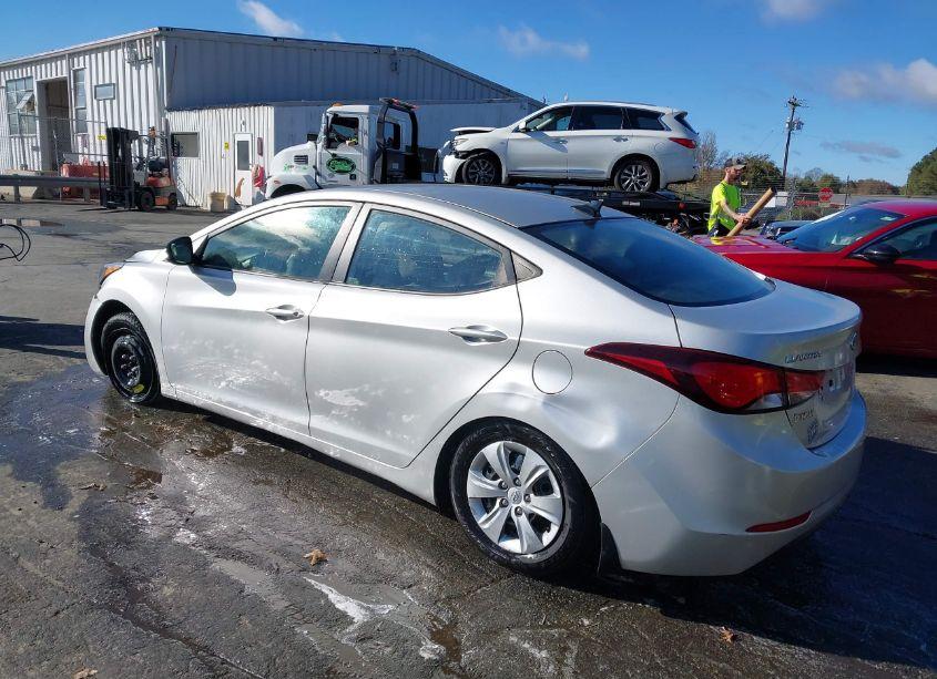 Photo 3 of 2016 Hyundai Elantra SE (VIN 5NPDH4AE3GH665872)