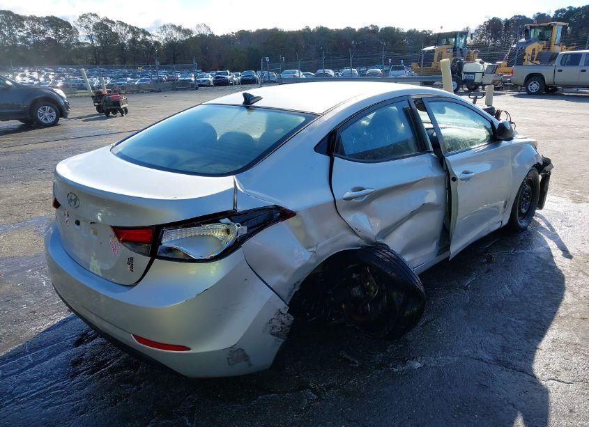 Photo 4 of 2016 Hyundai Elantra SE (VIN 5NPDH4AE3GH665872)